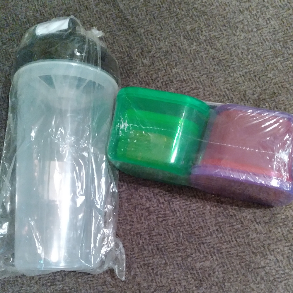 Beachbody Shaker Bottle with Colorful Food Storage Containers - Picture 2 of 2